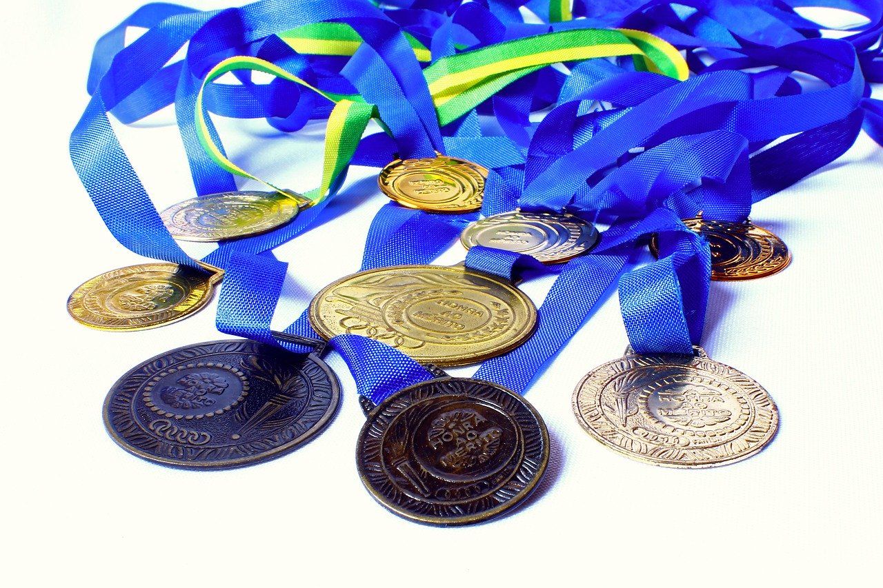 Jak ciekawie wyeksponować medale sportowe?