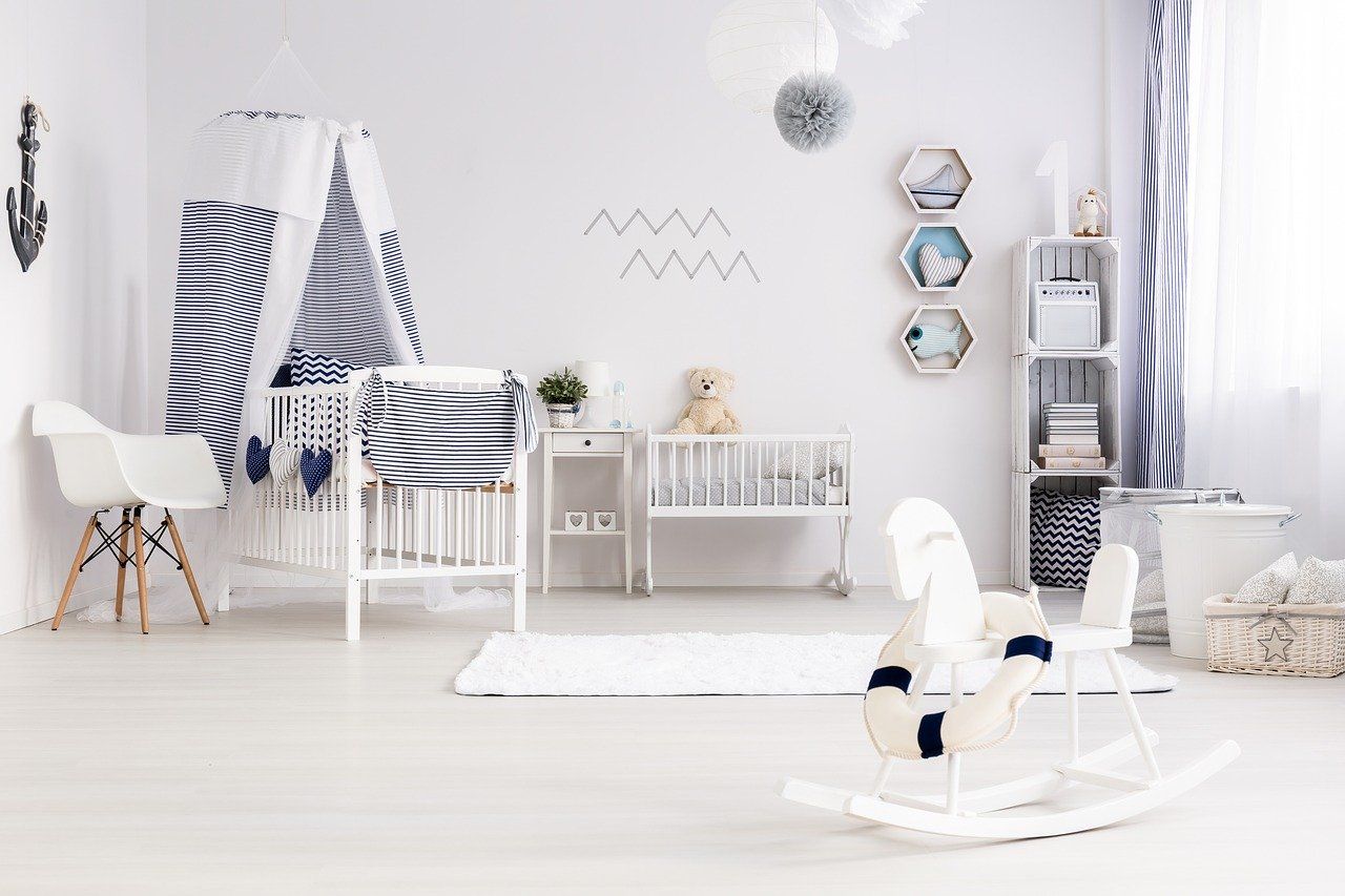 W co wyposażyć pokój niemowlaka – krótki poradnik dla przyszłych rodziców