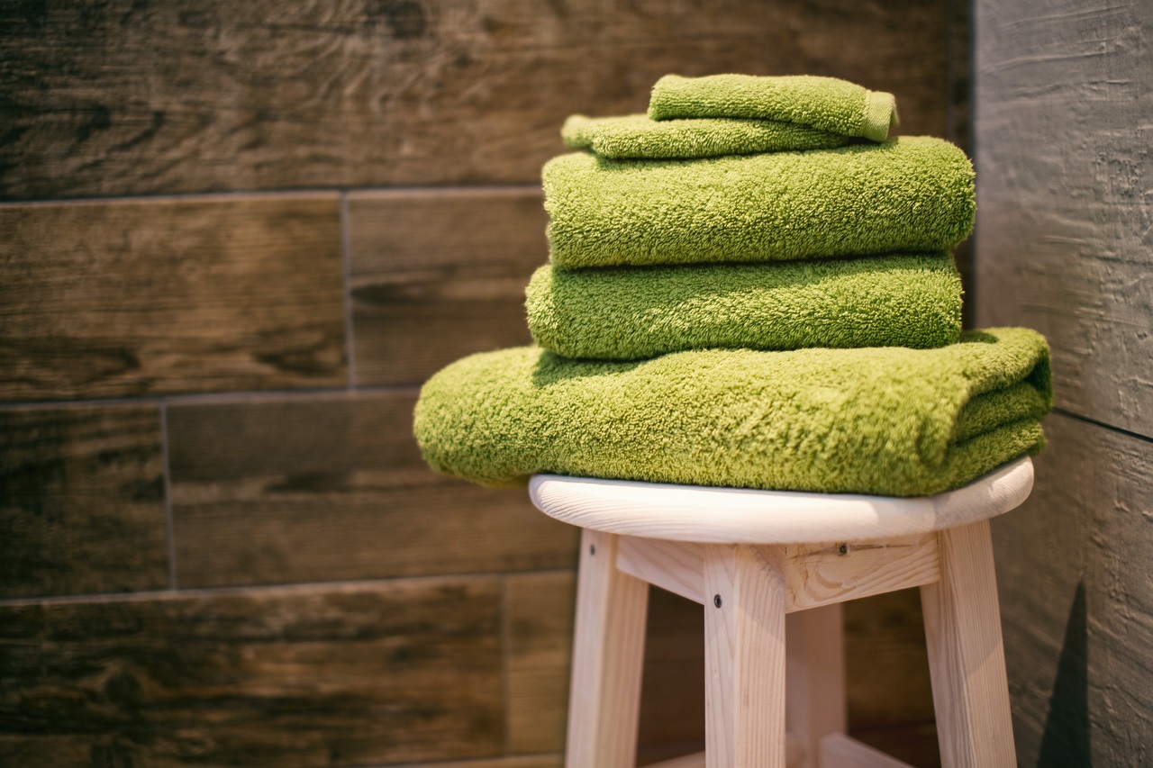 Wybór odpowiednich ręczników do łazienki – najważniejsze kryteria