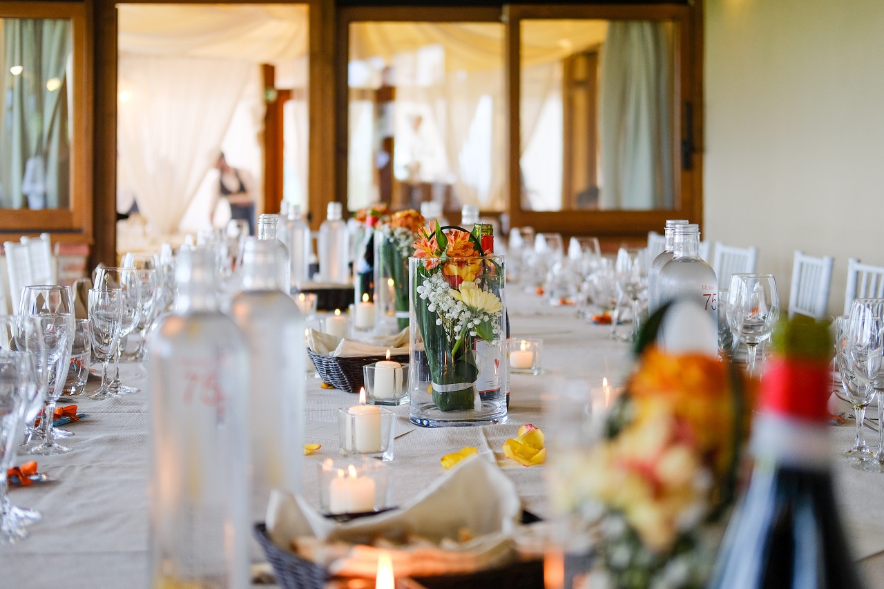 Ślub i wesele – czy warto zaopatrzyć się w prezenty dla gości?