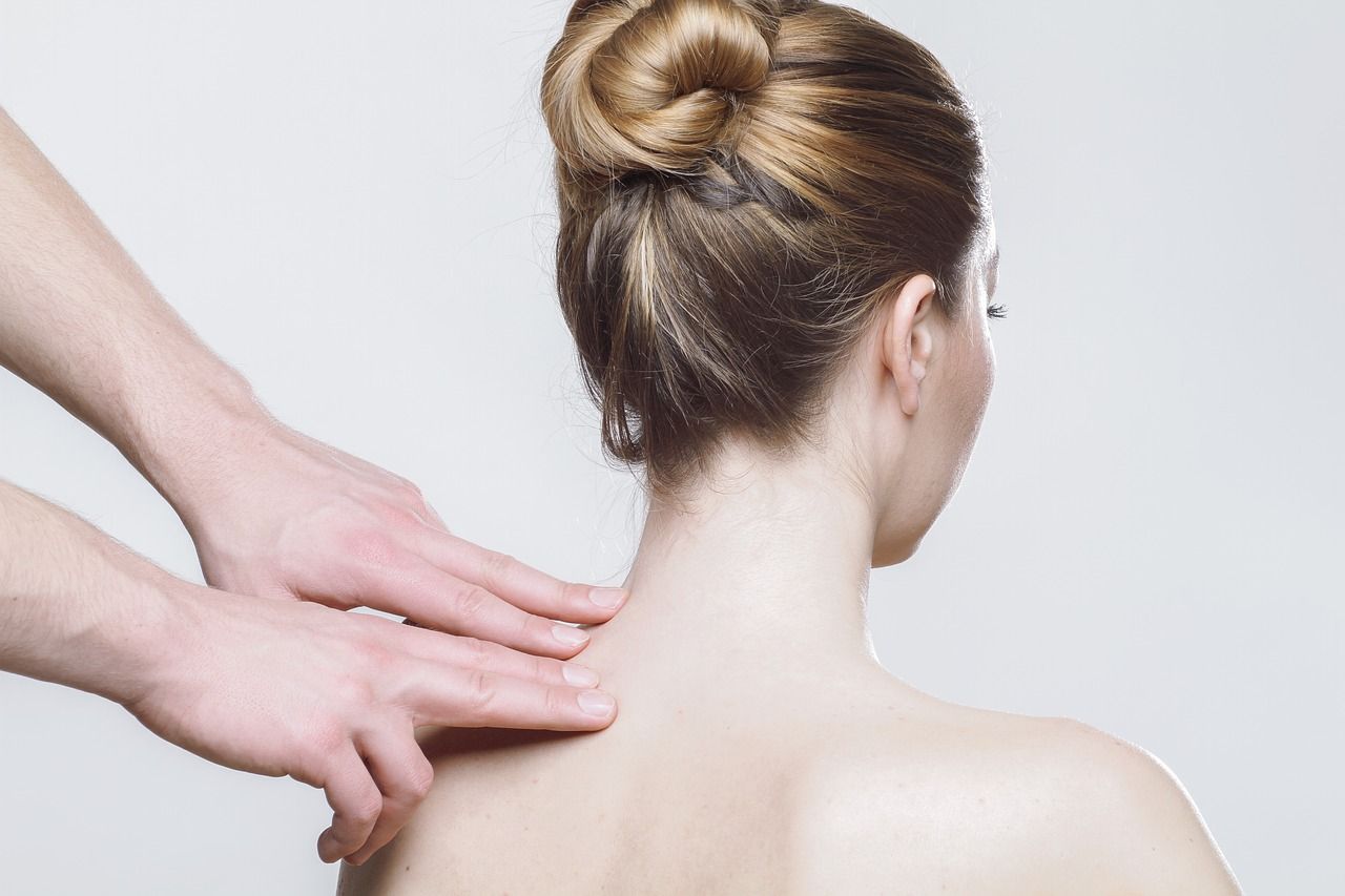 Metoda Bowena – czy pomaga pozbyć się bólu kręgosłupa?