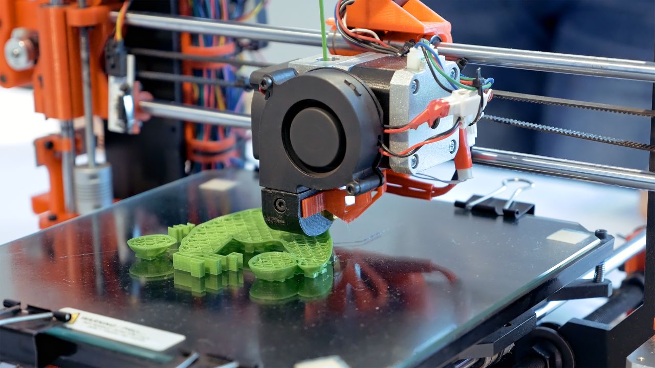 Na czym polega działanie drukarki 3D i co jest do tego potrzebne?